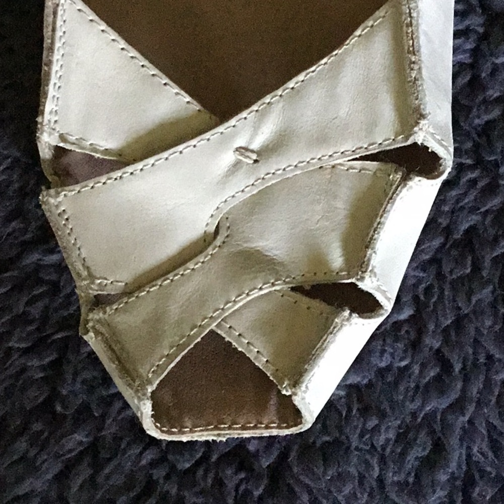 Crown Vintage Cutout Peeptoe ivory flats - Picture 4 of 5